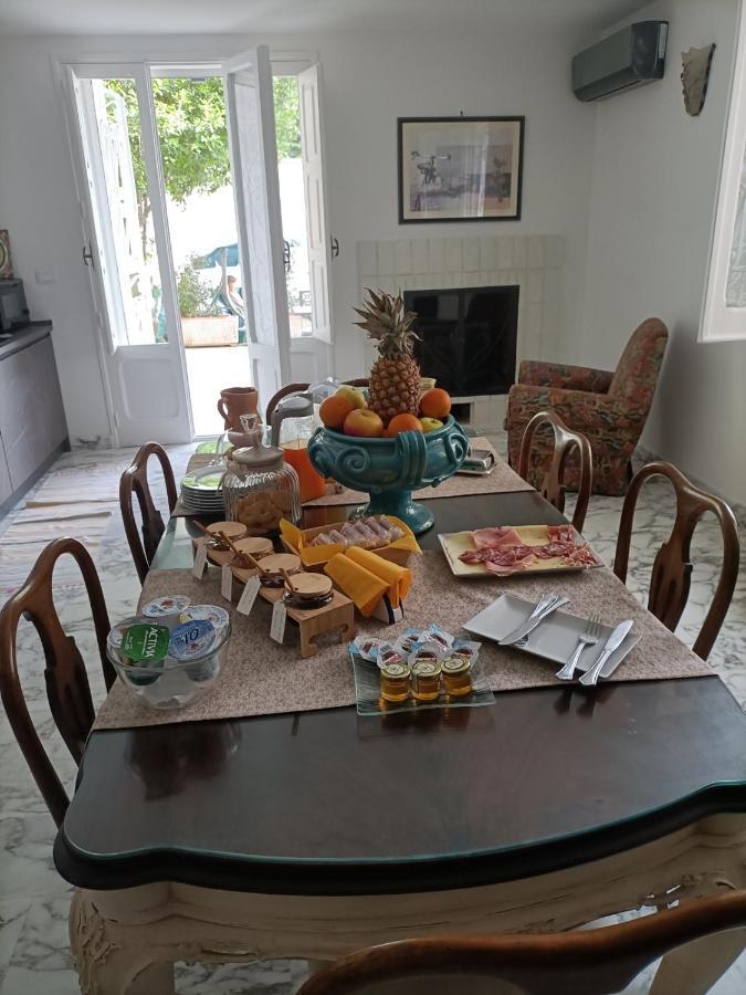 Il Giardino Della Scuncerta Bed and Breakfast Λέτσε Εξωτερικό φωτογραφία
